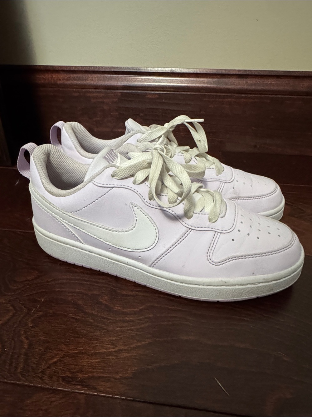 Nike Girls 5Y Low-Top Sneakers in Light Lavender and White